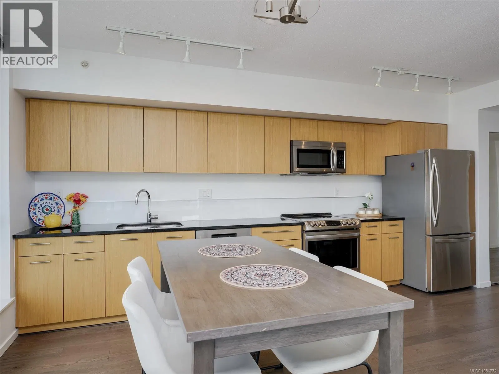 Photo 2 of 23 at #1106 – 834 Johnson Street