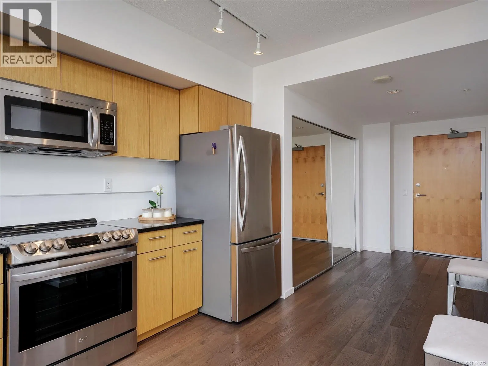 Photo 4 of 23 at #1106 – 834 Johnson Street