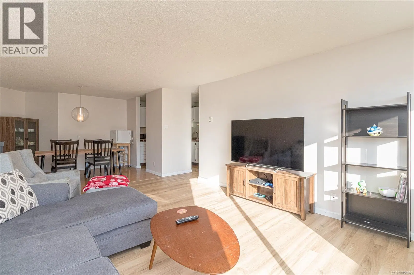 Photo 3 of 21 at #204 – 877 Ellery Street