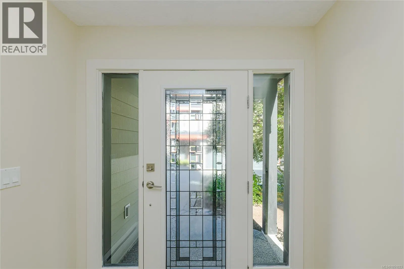 Photo 3 of 41 at 2105 Greenhill Rise