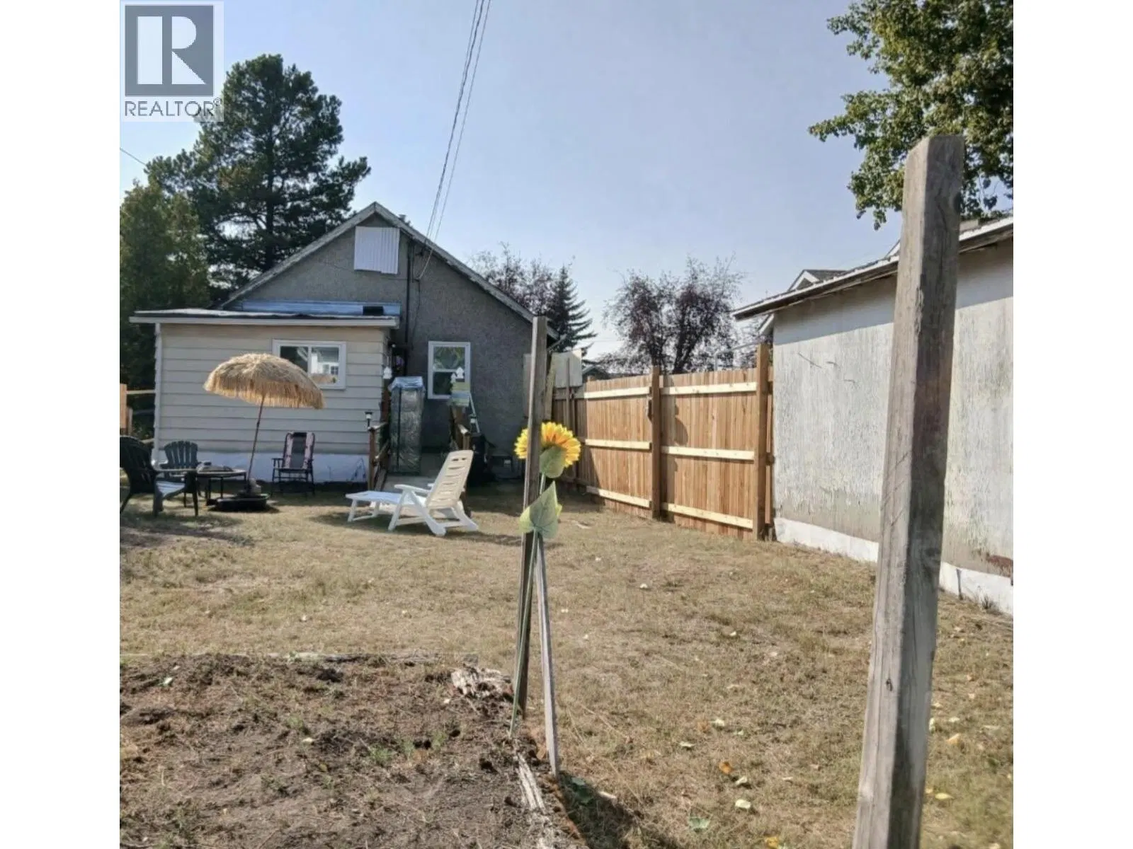Photo 4 of 14 at 534 IRWIN Street