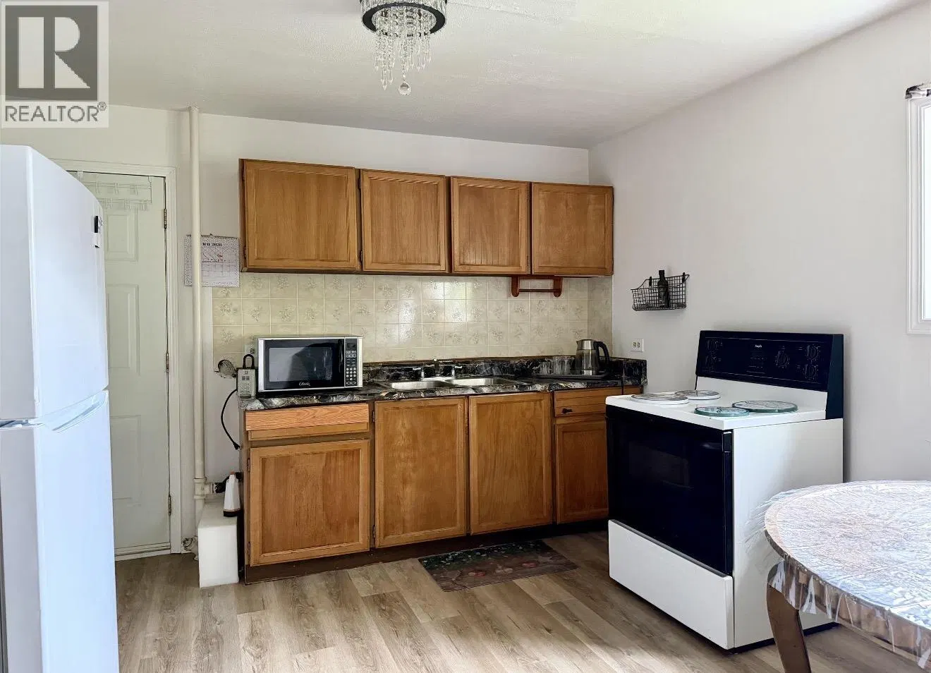 Photo 5 of 14 at 534 IRWIN Street
