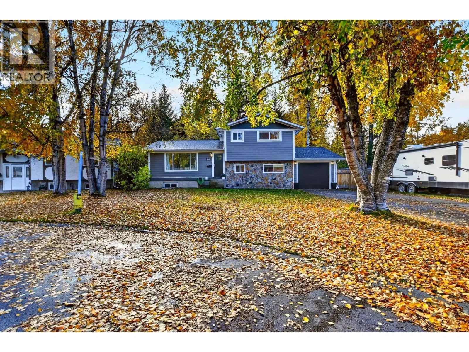 Photo 2 of 40 at 6653 ESSEX Crescent