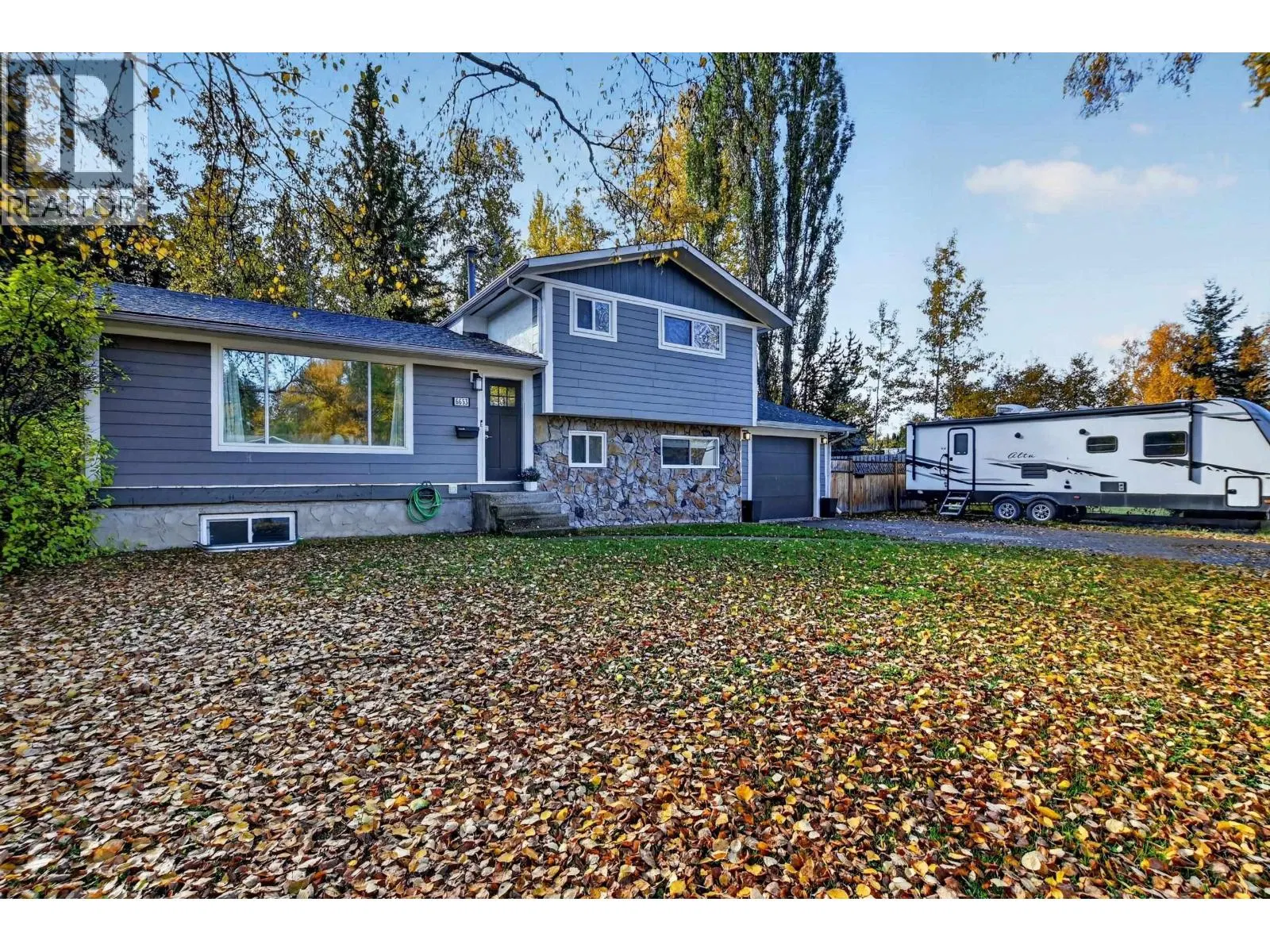 Photo 3 of 40 at 6653 ESSEX Crescent