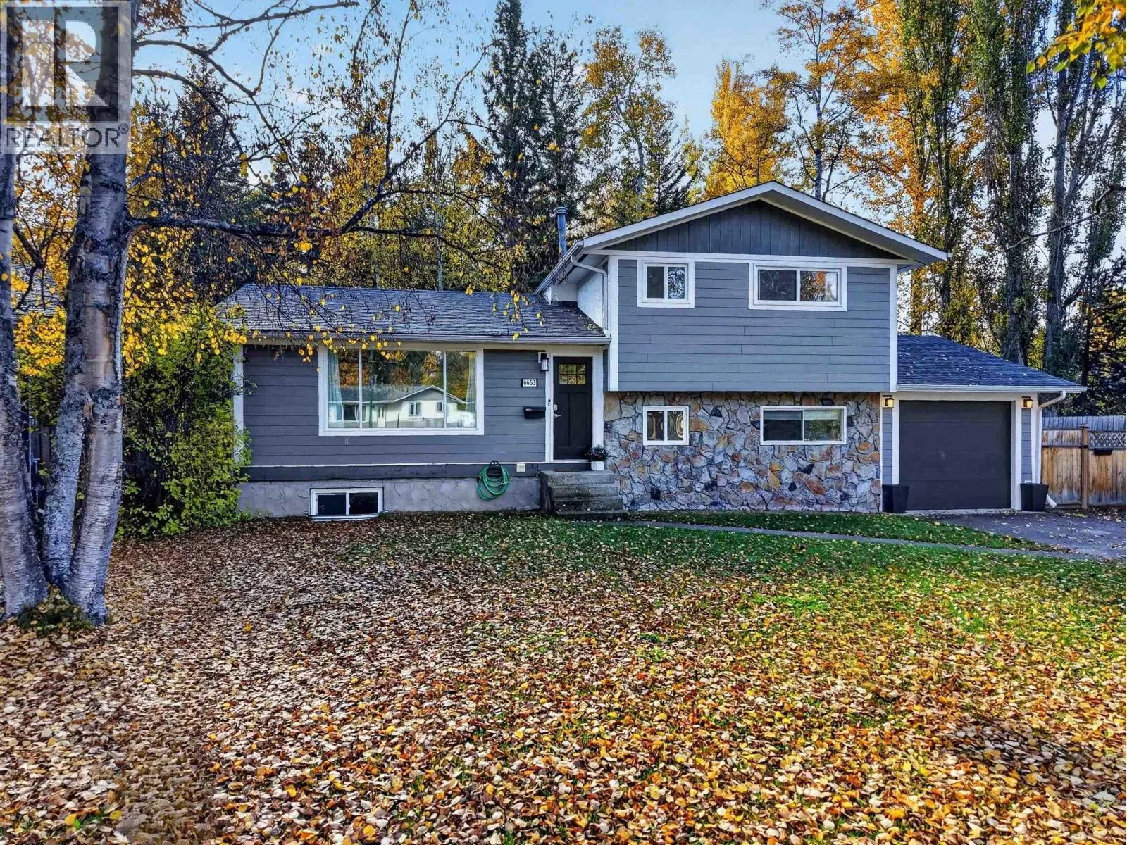 Photo 4 of 40 at 6653 ESSEX Crescent
