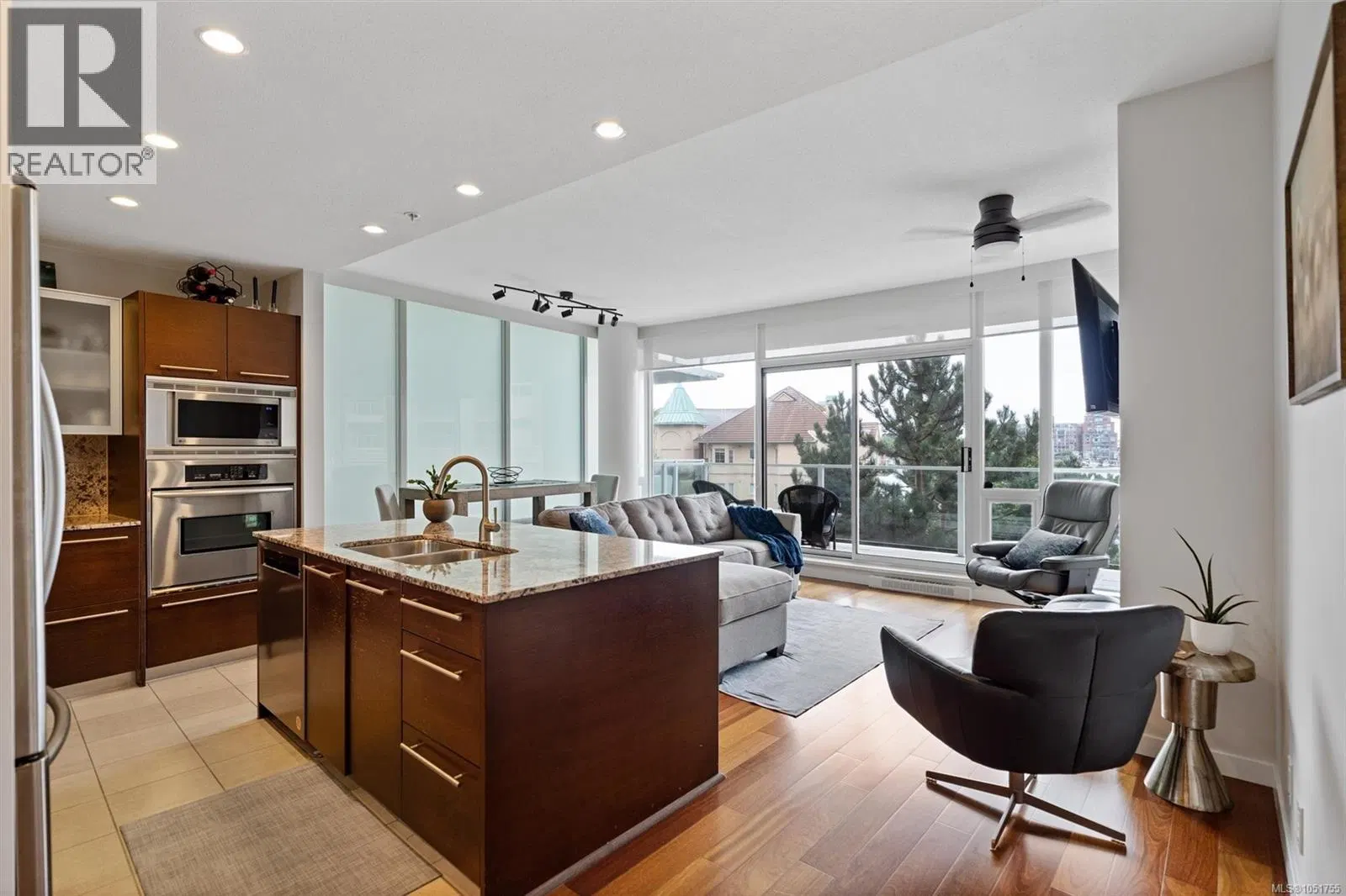 Photo 4 of 46 at #206 – 68 Songhees Road