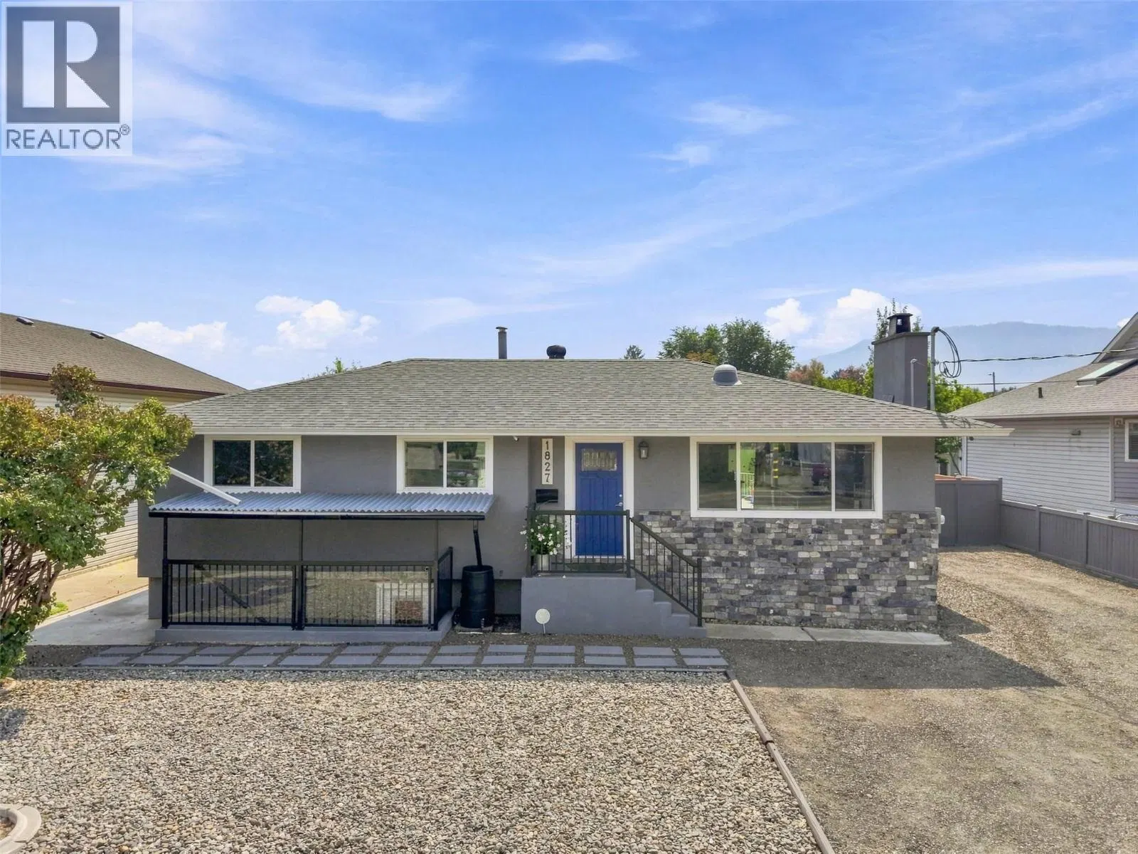 Photo 3 of 63 at 1827 PARKCREST Avenue