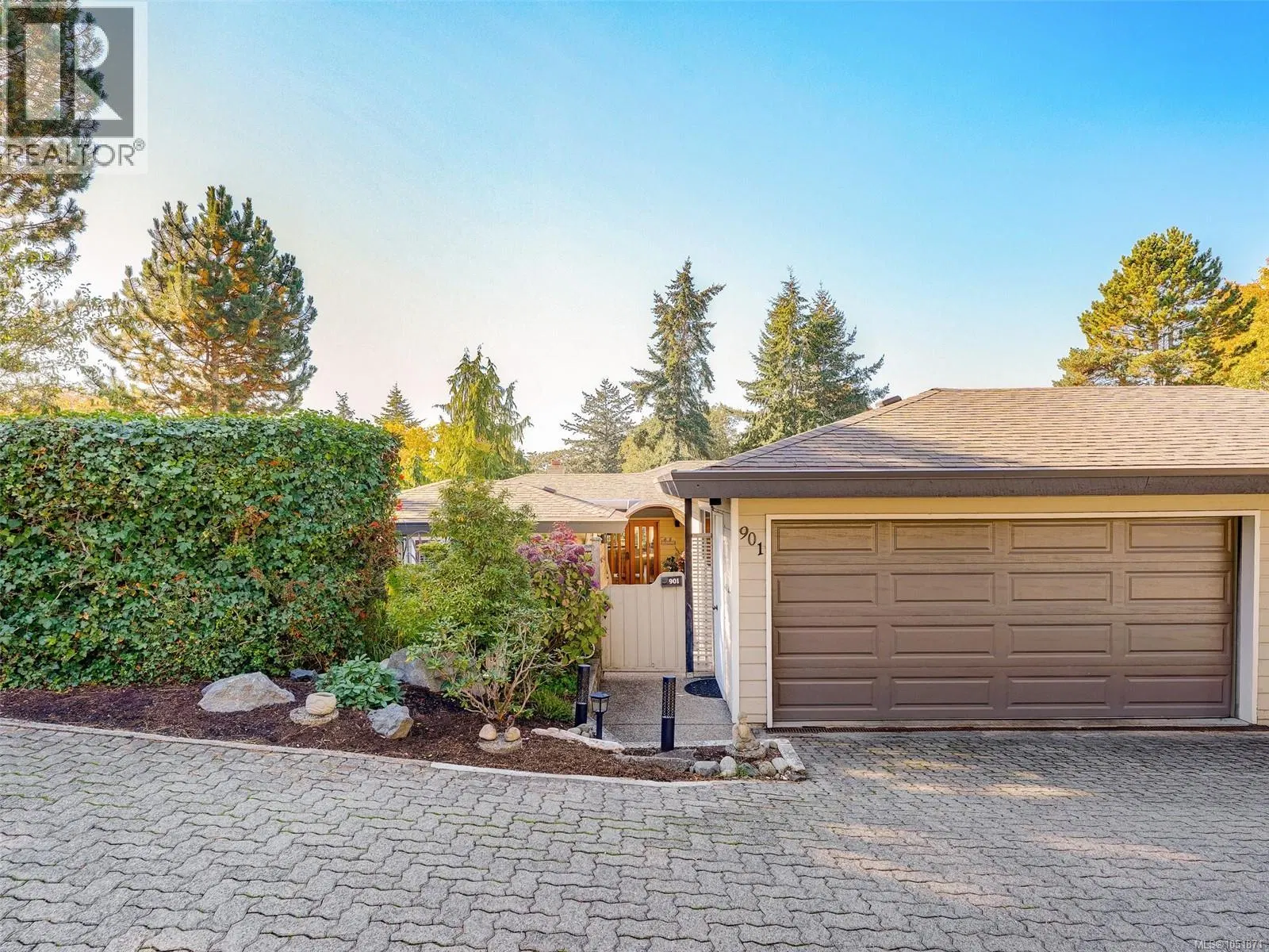 Photo 1 of 39 at #901 – 2829 Arbutus Road