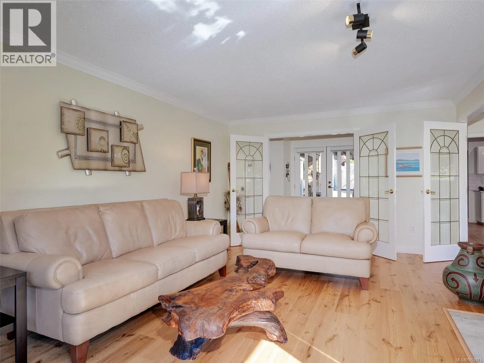 Photo 3 of 39 at #901 – 2829 Arbutus Road