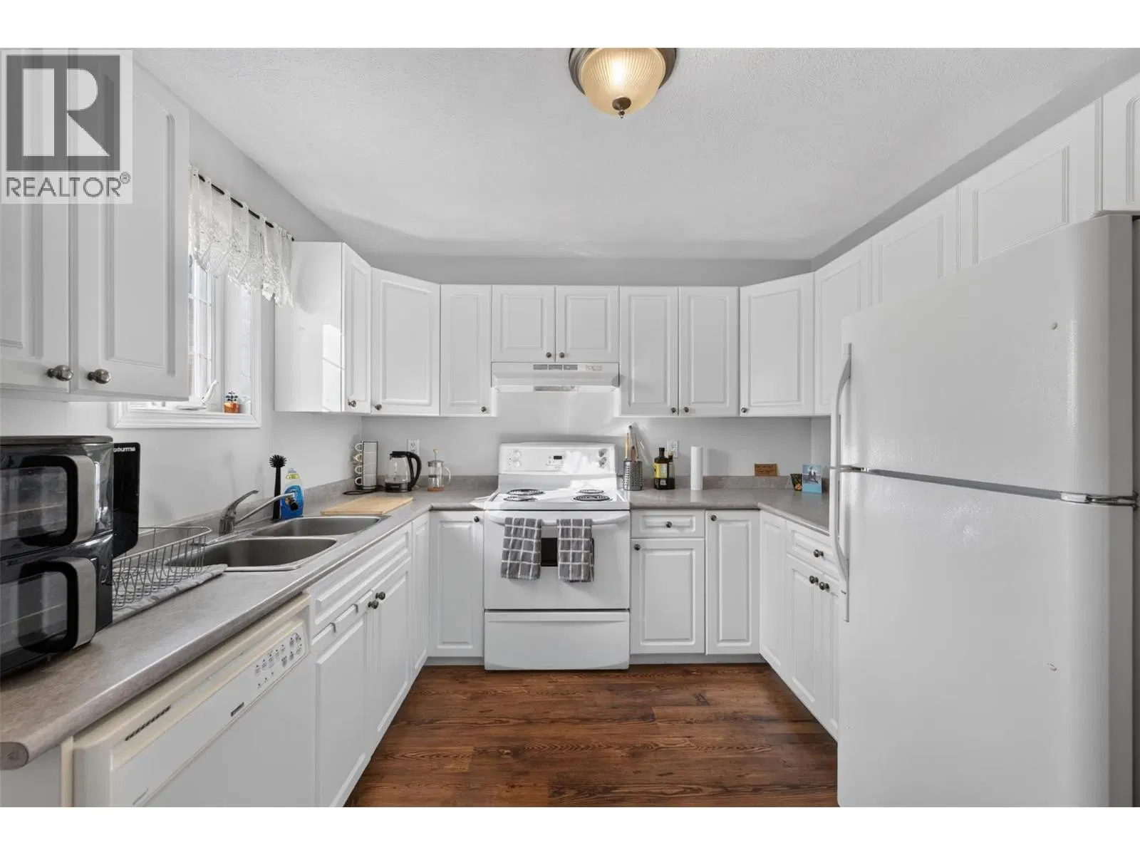 Photo 4 of 51 at 1717 102 Avenue