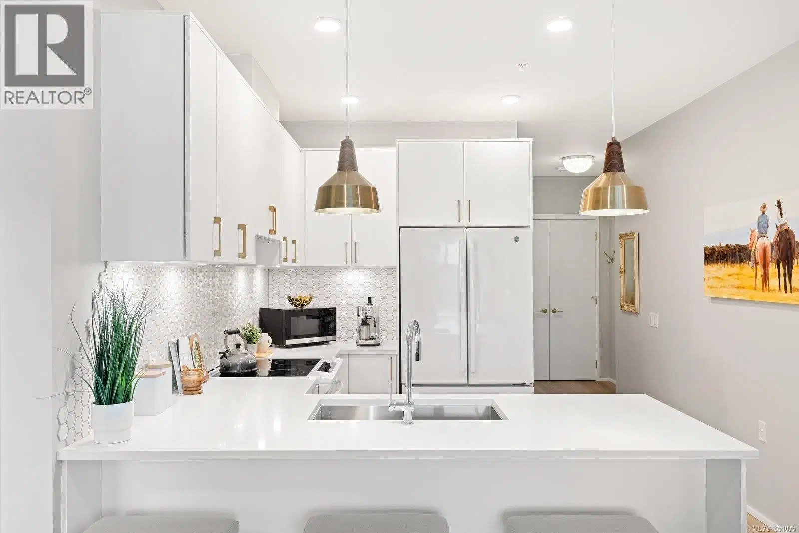 #303 – 2348 Beacon Avenue