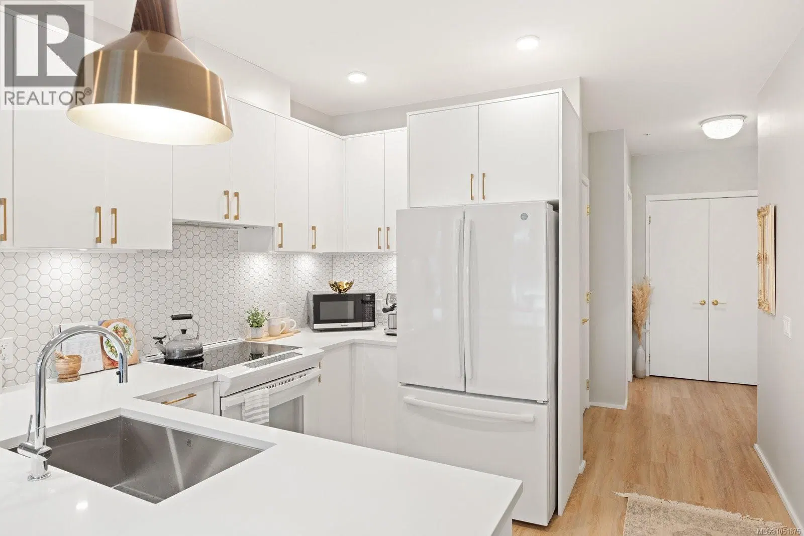 Photo 2 of 23 at #303 – 2348 Beacon Avenue