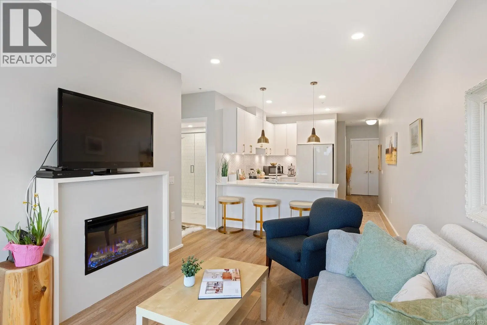 Photo 5 of 23 at #303 – 2348 Beacon Avenue