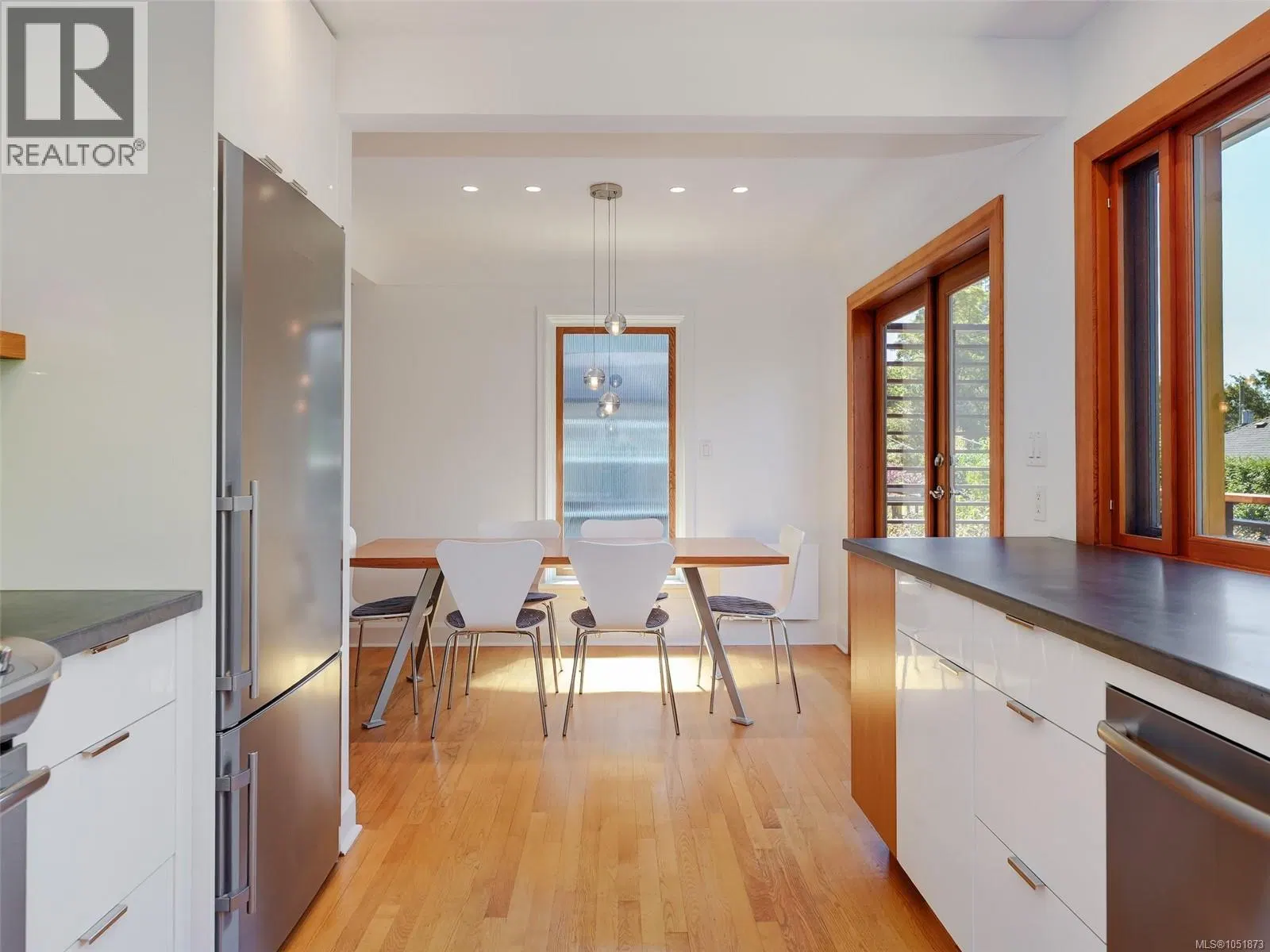 Photo 3 of 70 at 1814 Belmont Avenue