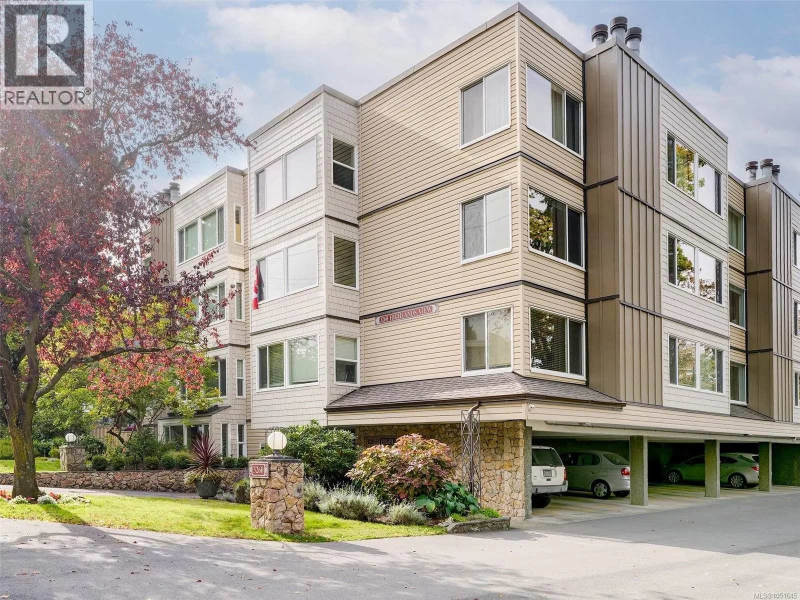 #203 – 3260 Quadra Street