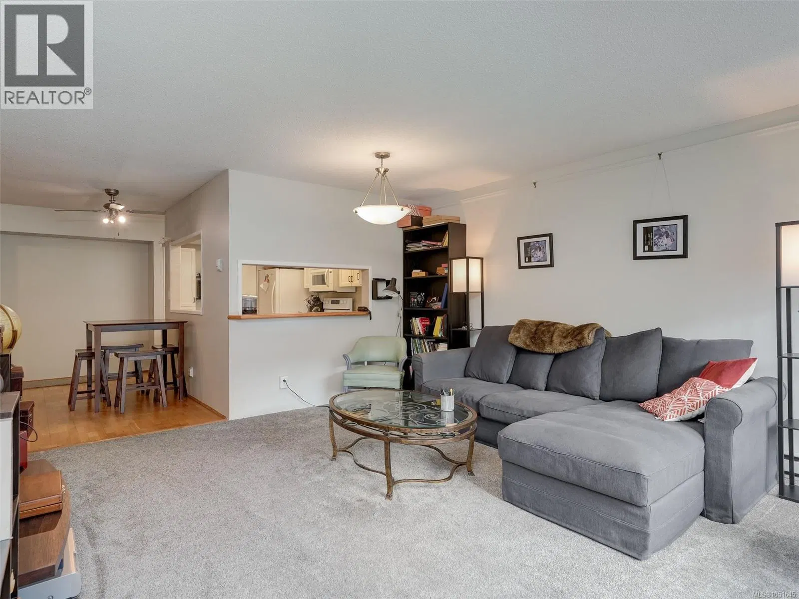 Photo 5 of 25 at #203 – 3260 Quadra Street