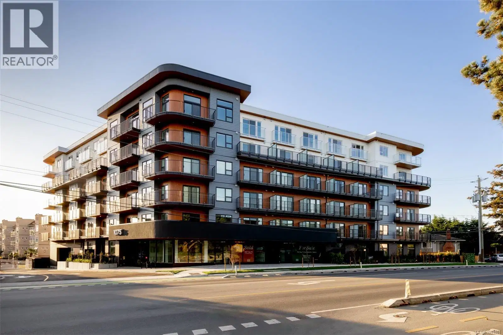 #210 – 1075 Tillicum Road
