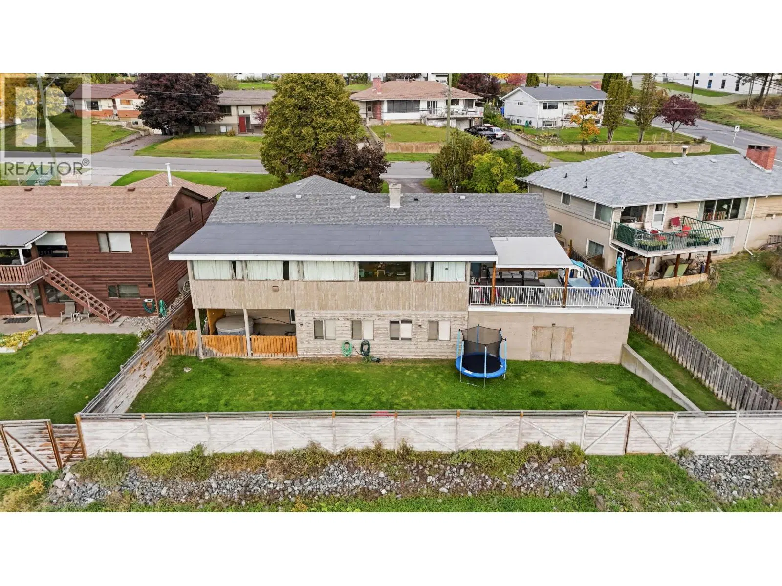 Photo 2 of 33 at 319 CLEARVIEW Crescent