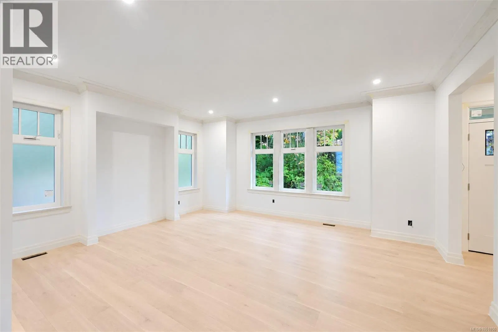 Photo 3 of 16 at 3136 Bowkett Place