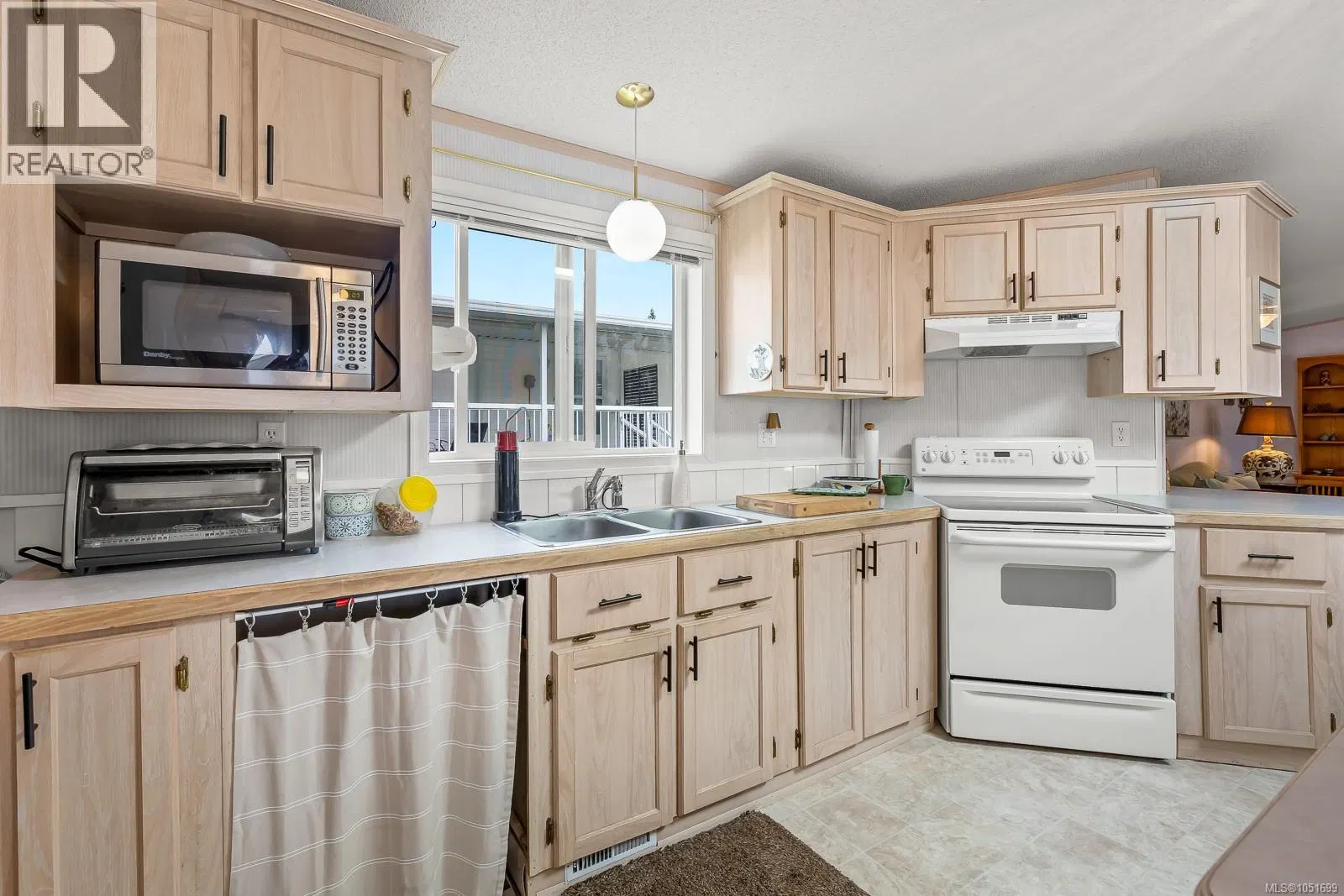 Photo 3 of 13 at #11 – 4714 Muir Road