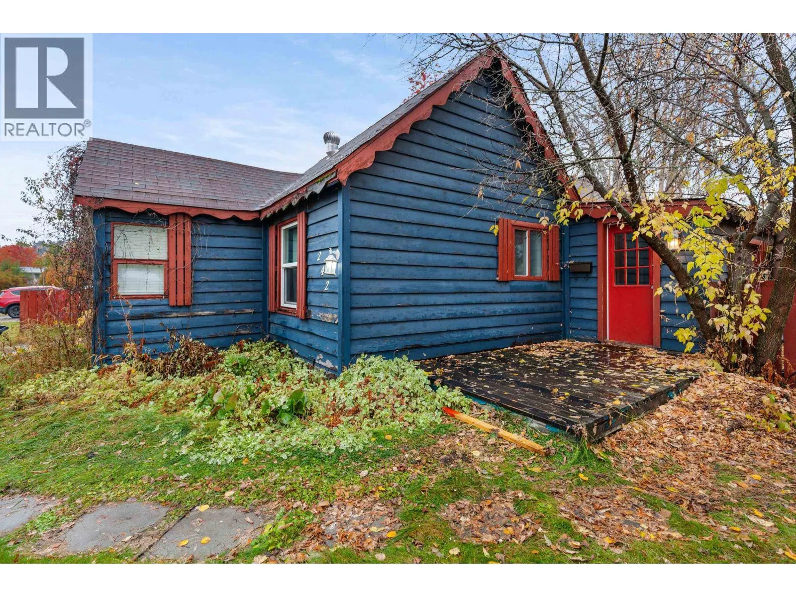 Photo 3 of 6 at 242 DOUGLAS Street