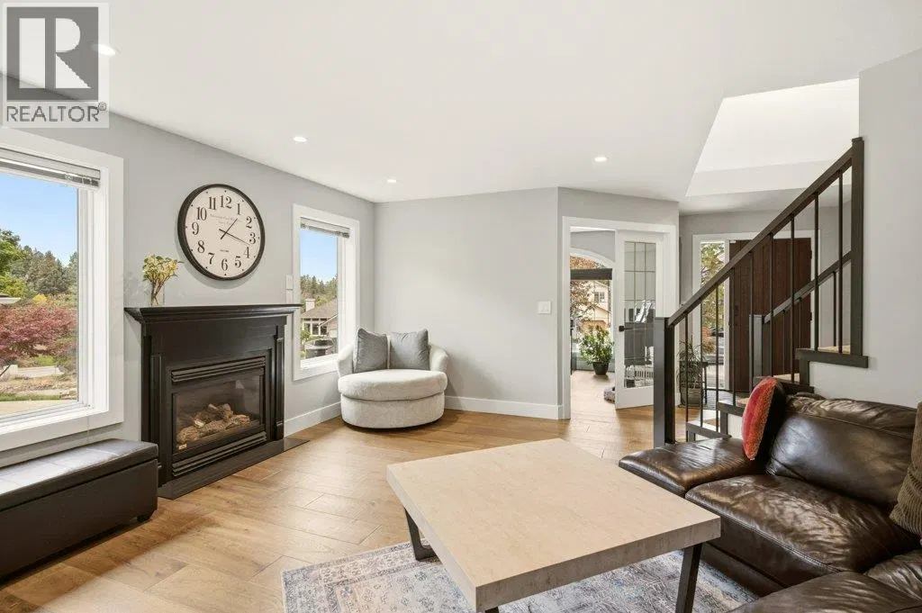 Photo 4 of 56 at 2097 Lillooet Crescent