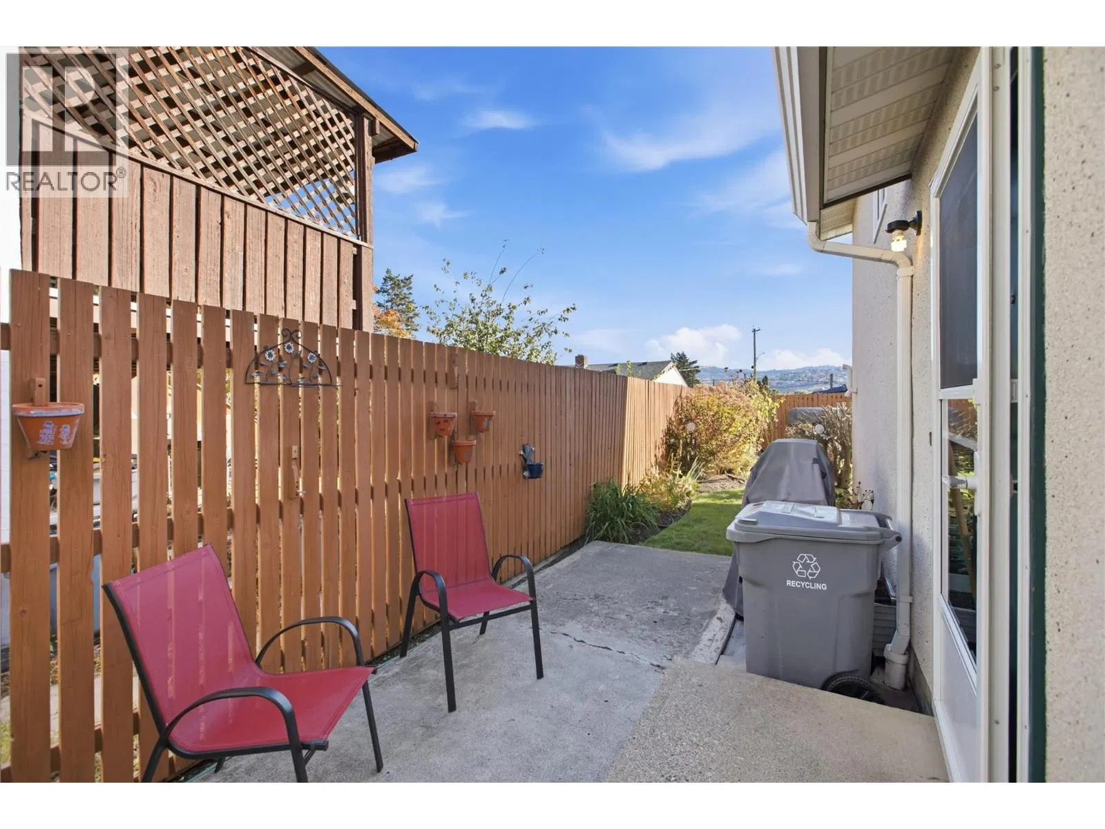 Photo 2 of 36 at 152 Elm Avenue