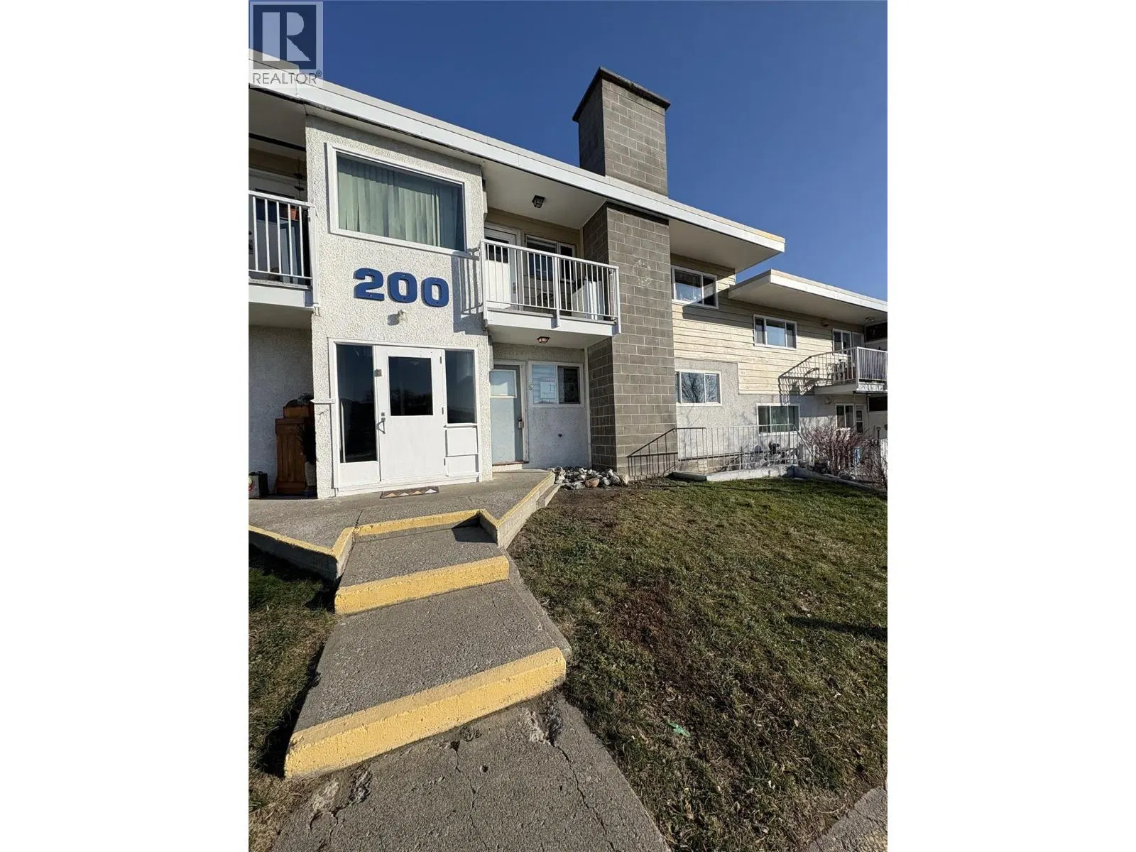 #209 – 825 HILL Street