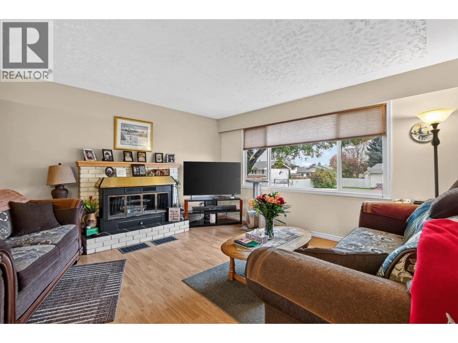 Photo 5 of 37 at 4203 CARRIER Avenue
