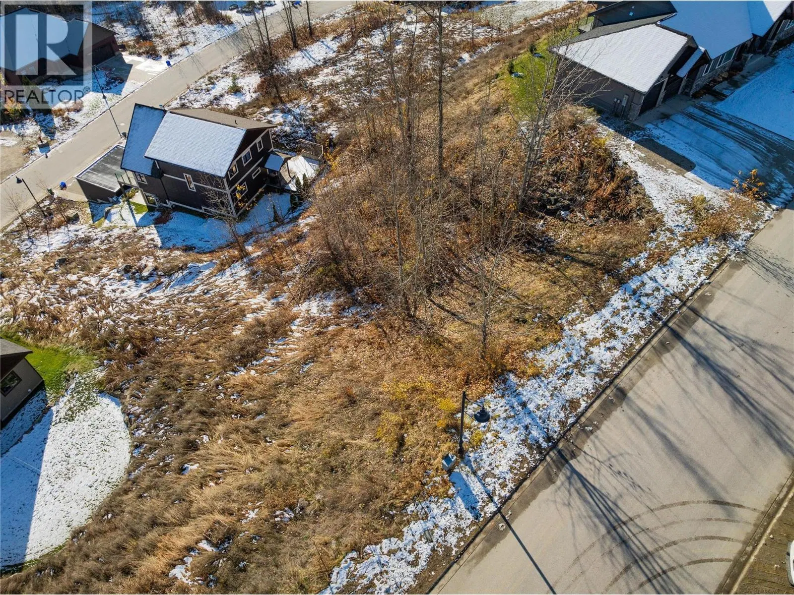 Photo 3 of 21 at 933 REDSTONE Drive