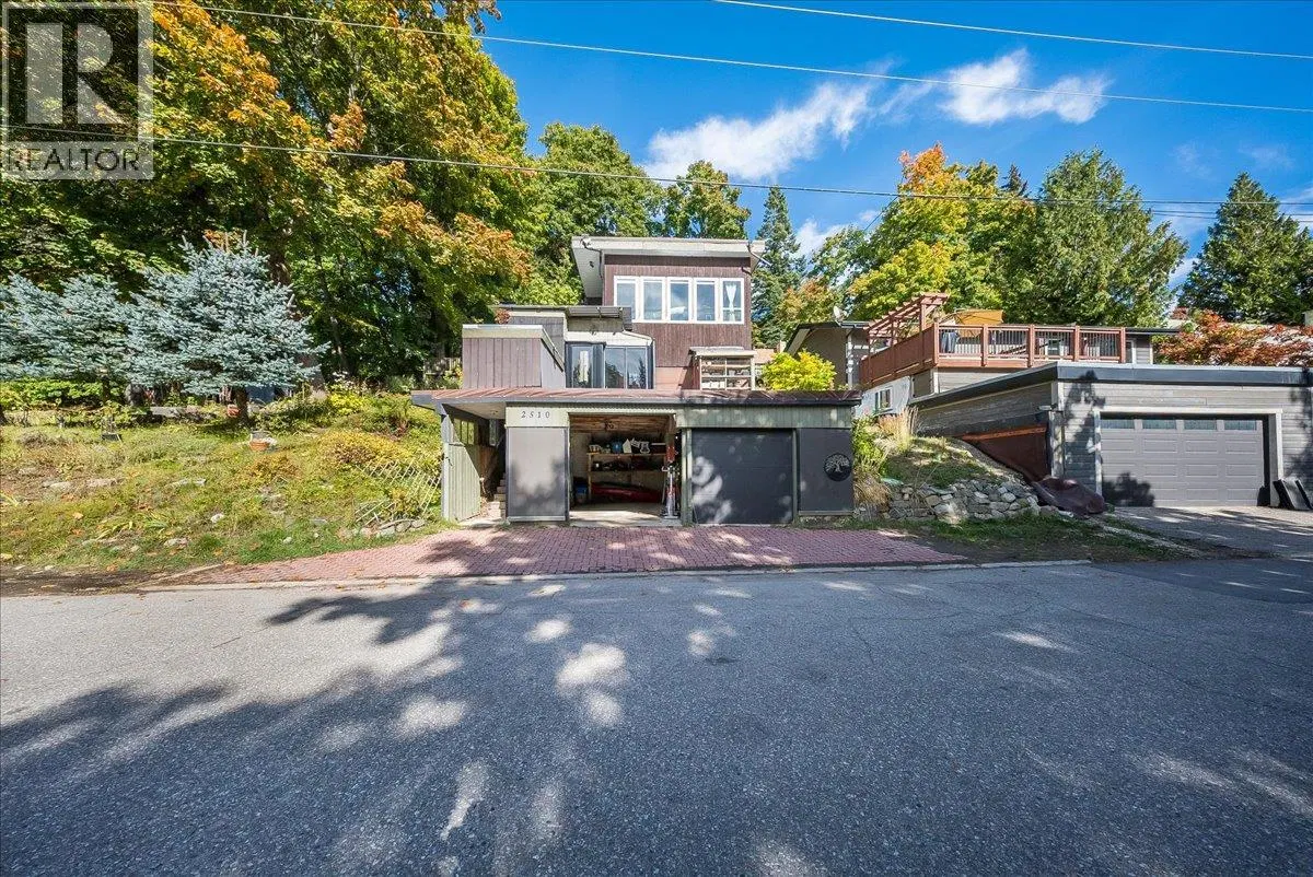 Photo 3 of 44 at 2510 Cooke Avenue