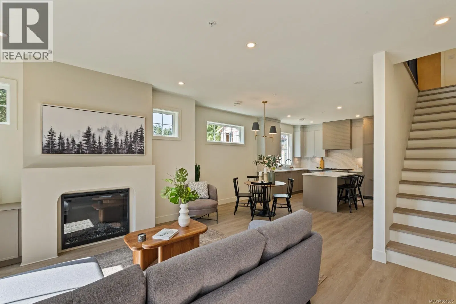 Photo 2 of 30 at #214 – 2770 Vantilburg Crescent