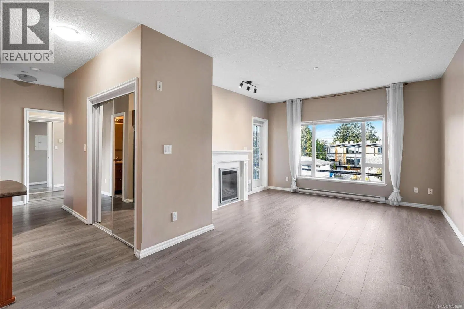 Photo 3 of 32 at #307 – 2823 Jacklin Road