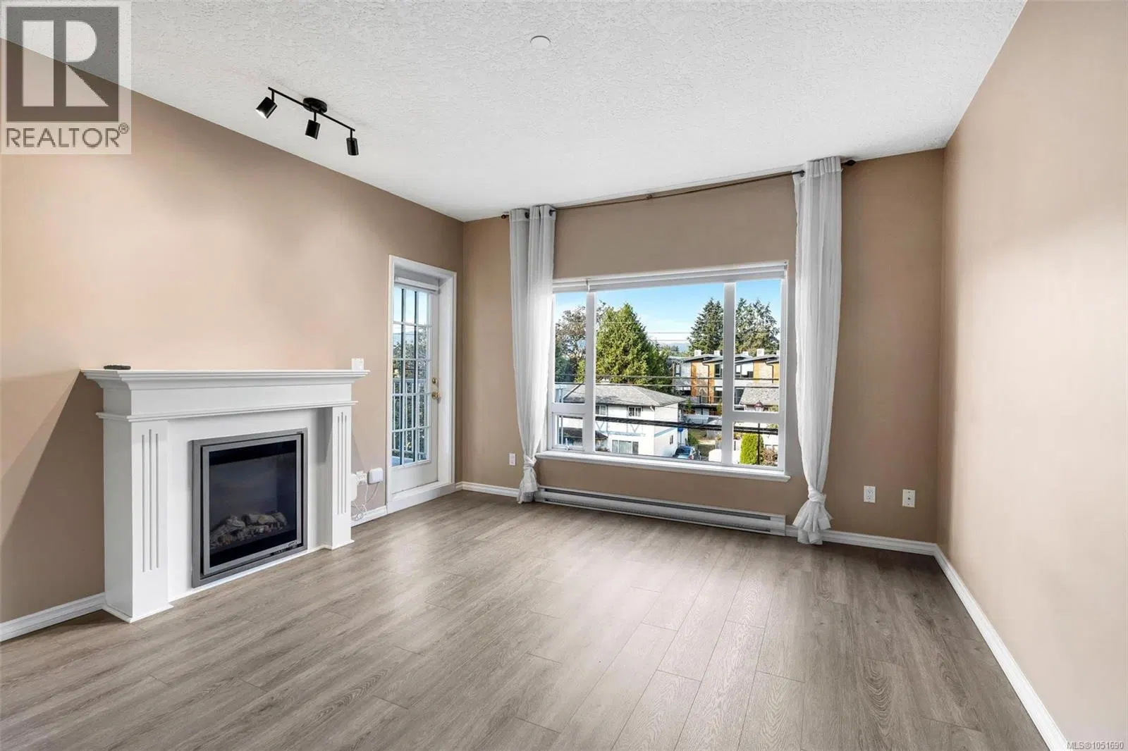 Photo 5 of 32 at #307 – 2823 Jacklin Road
