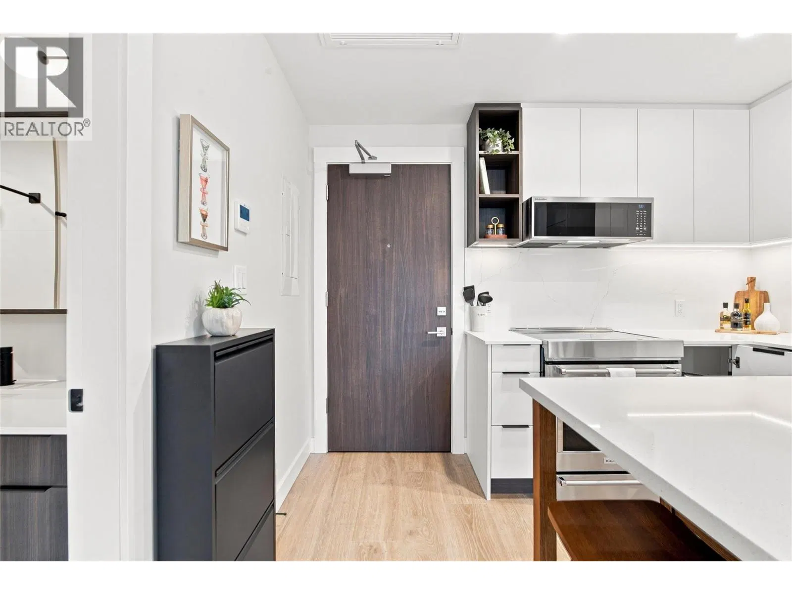 Photo 2 of 41 at #1005 – 460 Nicola Street