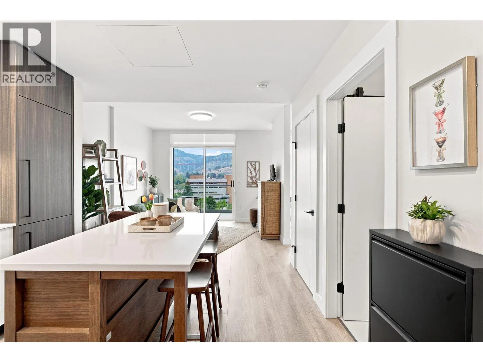 Photo 3 of 41 at #1005 – 460 Nicola Street