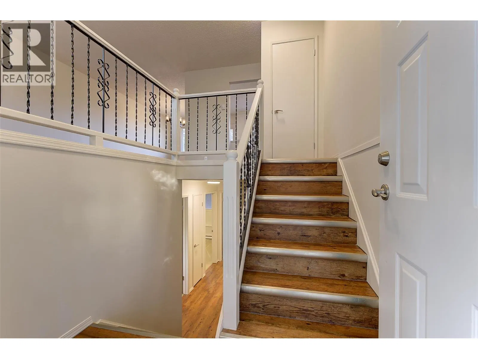 Photo 5 of 39 at 246 Briarwood Road