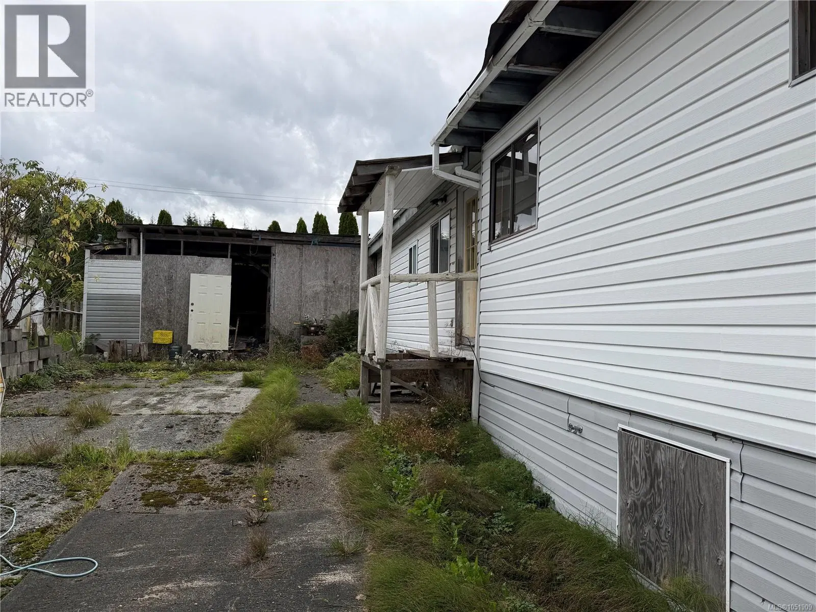 Photo 2 of 10 at 2403 Chelohsin Crescent