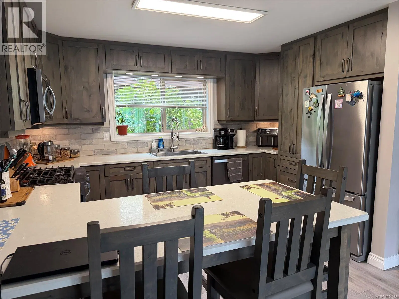 Photo 5 of 26 at 202 Haida Avenue