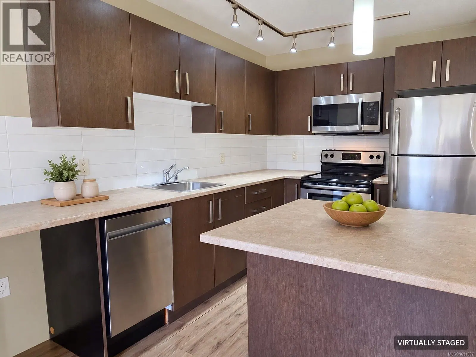 Photo 4 of 23 at #101 – 1600 Caspers Way