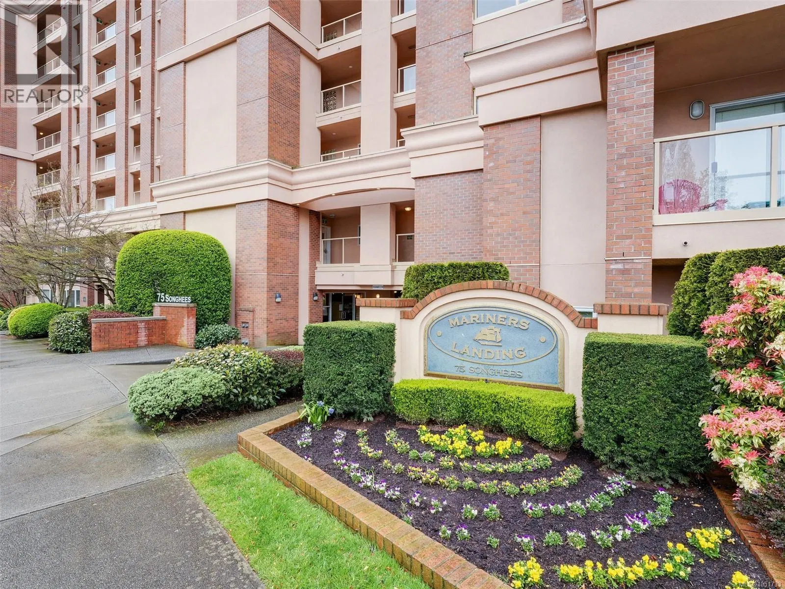 Photo 1 of 47 at #104 – 75 Songhees Road