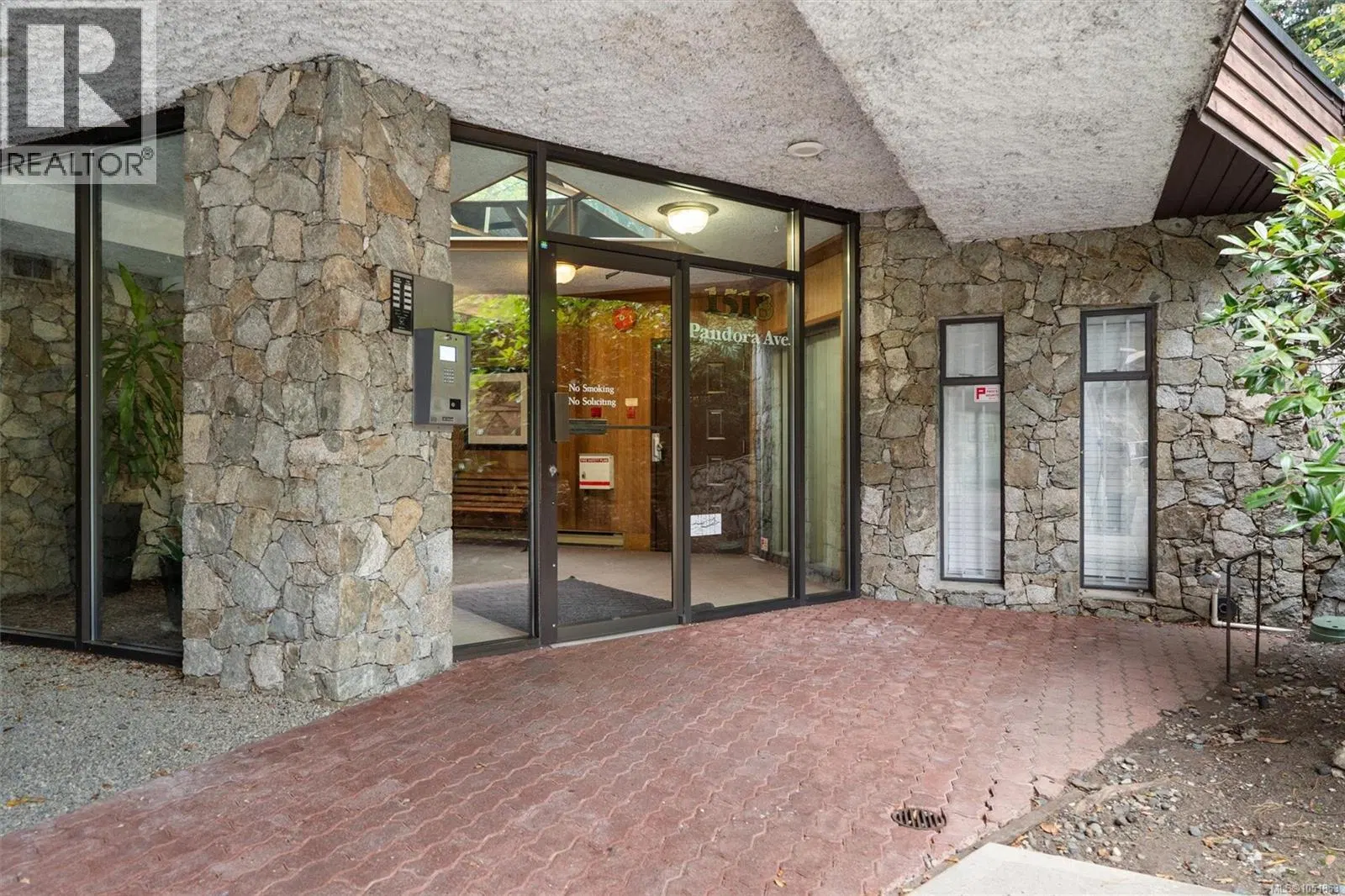Photo 5 of 36 at #306 – 1518 Pandora Avenue