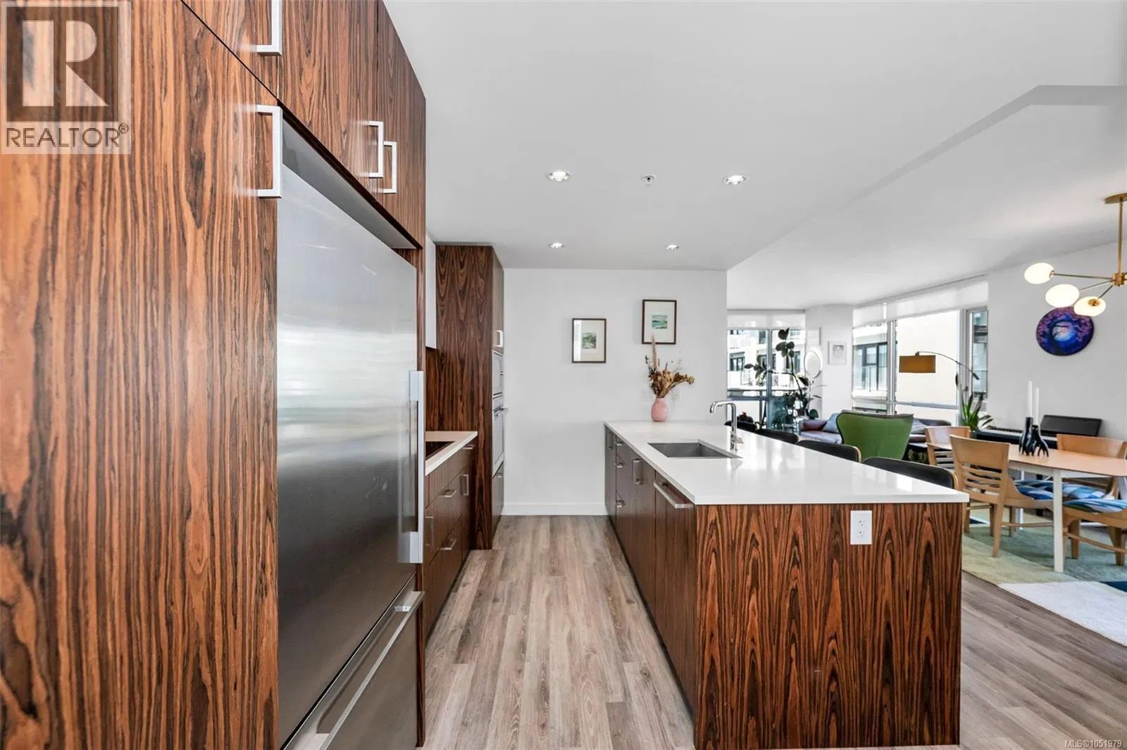 Photo 3 of 40 at #402 – 838 Broughton Street