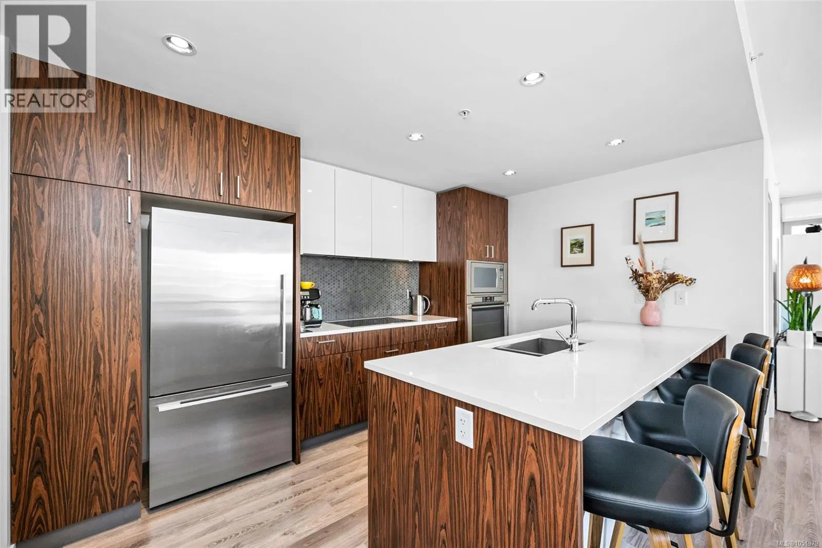 Photo 4 of 40 at #402 – 838 Broughton Street