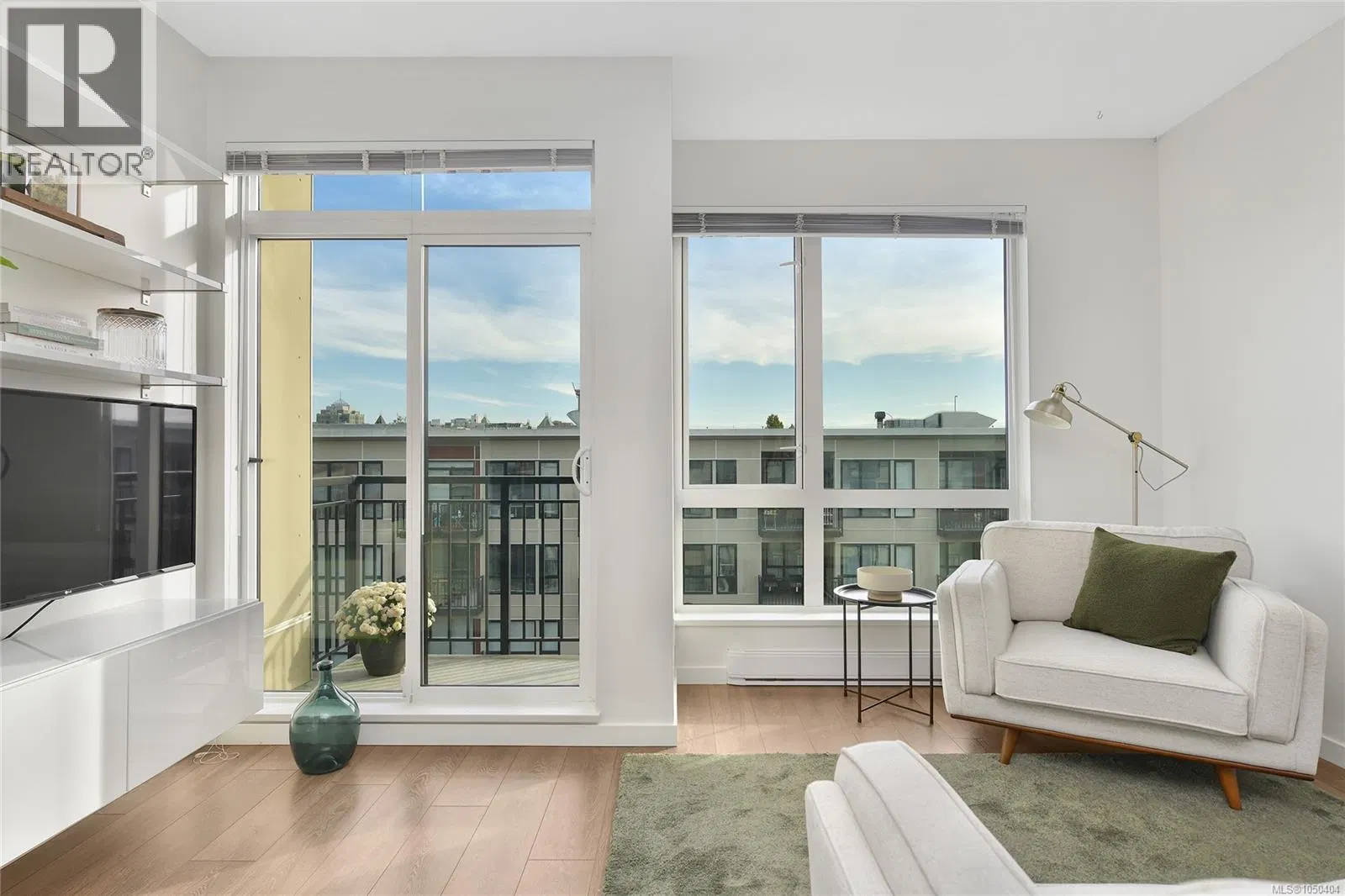 Photo 1 of 50 at #516 – 517 Fisgard Street
