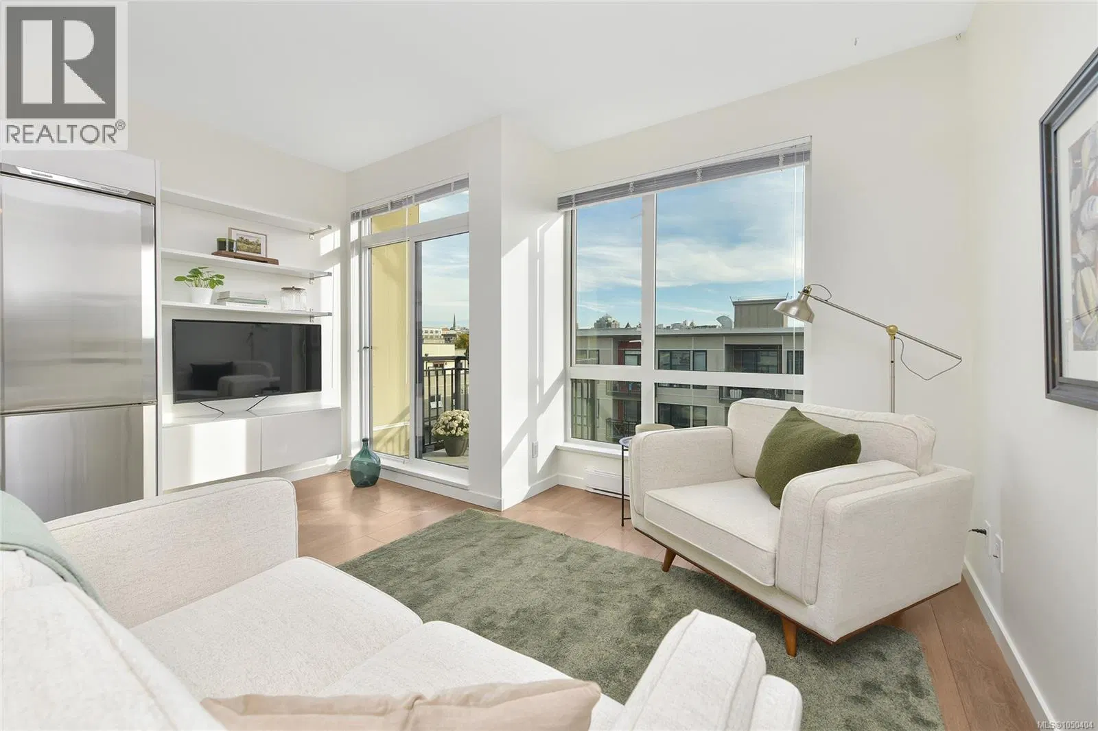Photo 2 of 50 at #516 – 517 Fisgard Street