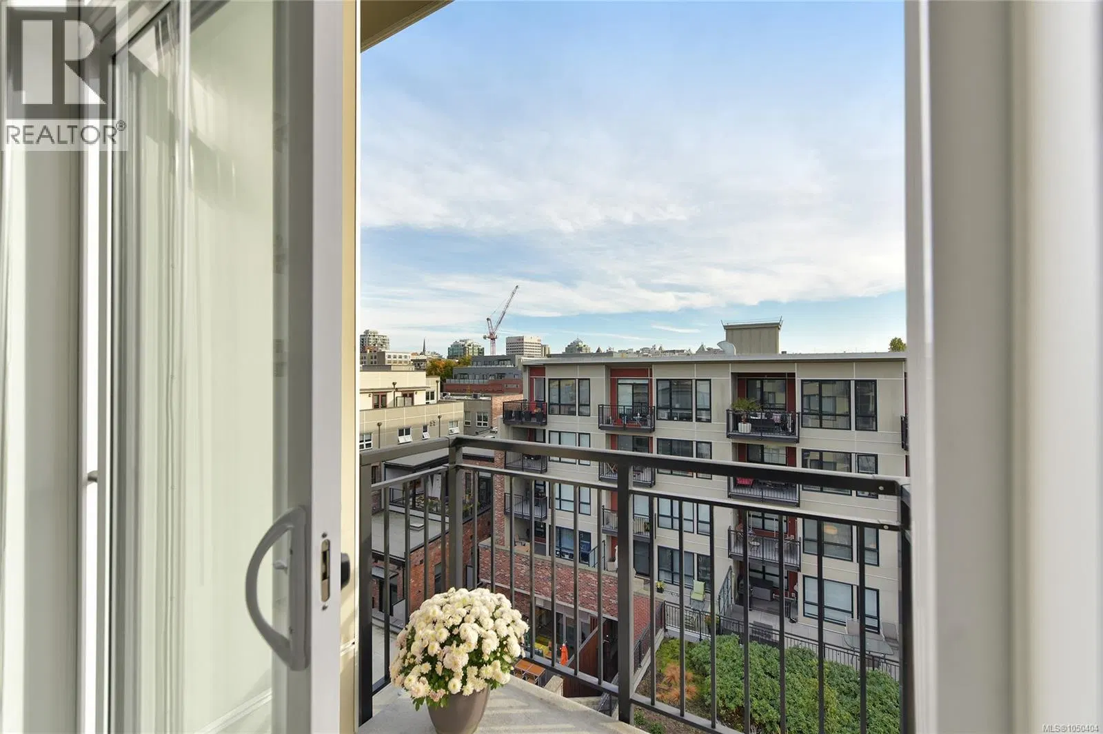 Photo 5 of 50 at #516 – 517 Fisgard Street