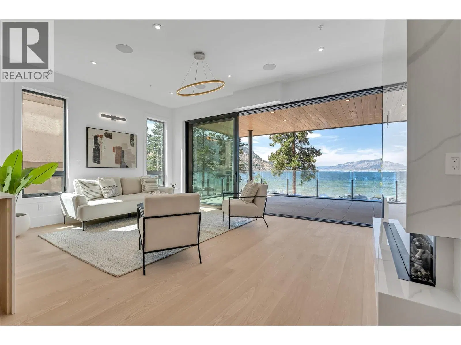 Photo 4 of 28 at #202 – 602 Lakeshore Drive