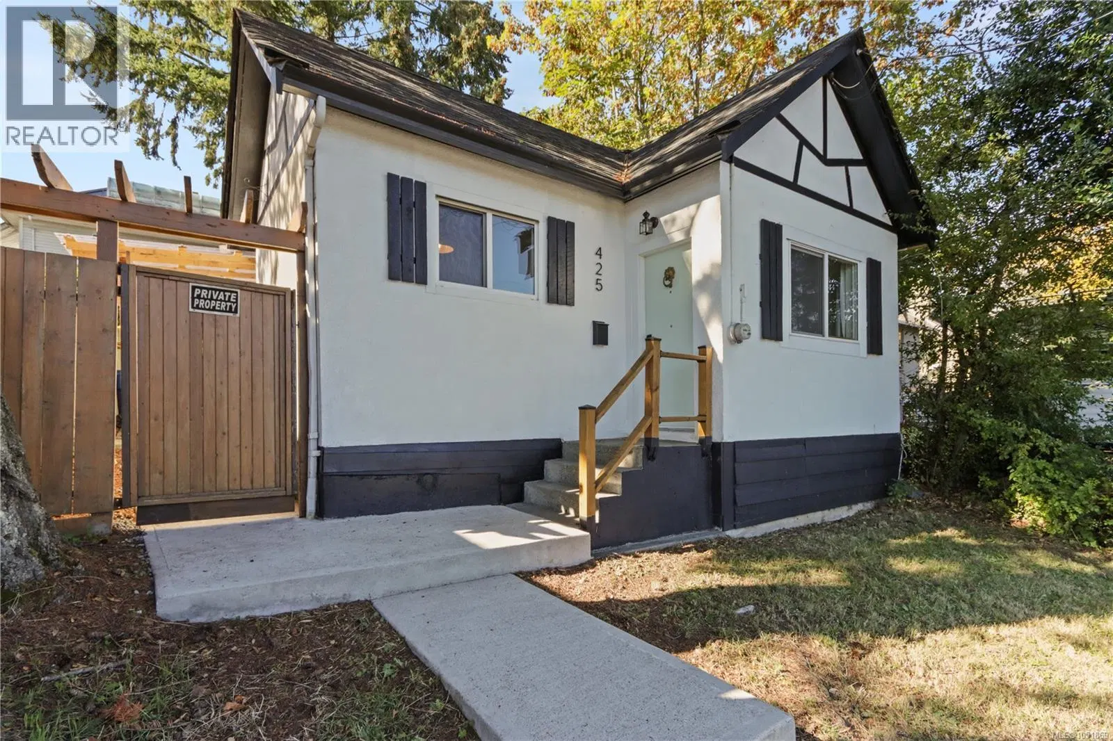 425 Stewart Avenue