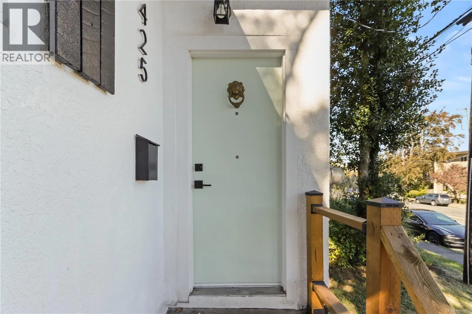 Photo 3 of 41 at 425 Stewart Avenue